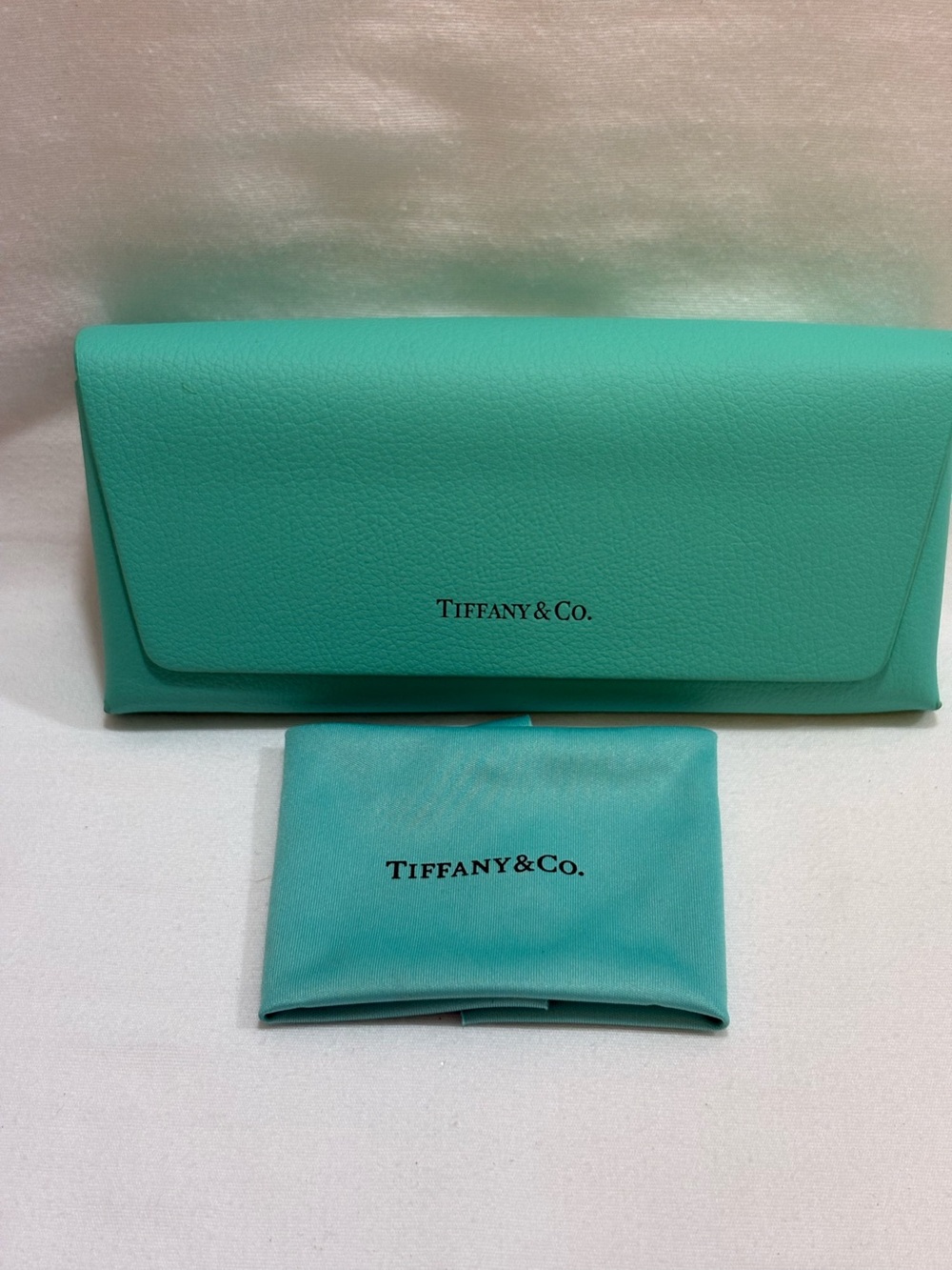 Tiffany & Co. Turquoise Leather Eyewear Case with Matching Cleaning Cloth EUC